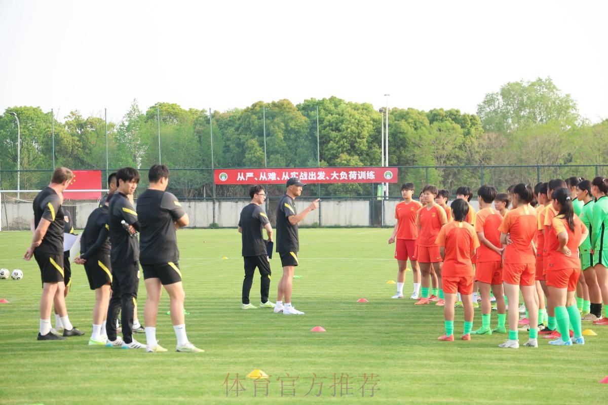 中国足协名宿辅导团赴山西繁峙、代县开展青少年足球辅导活动 中国足协名宿辅导团赴山西繁峙、代县开展青少年足球辅导活动